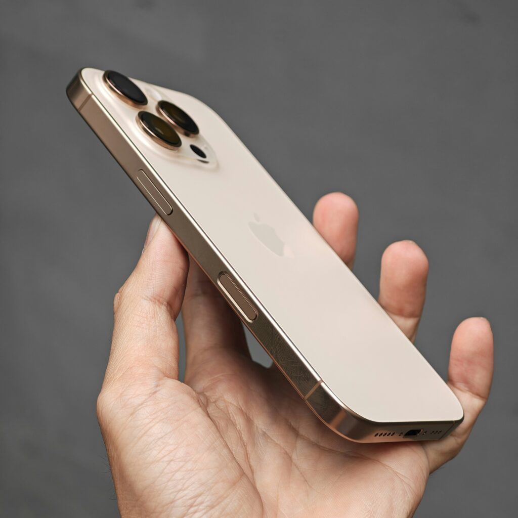 iPhone 16e